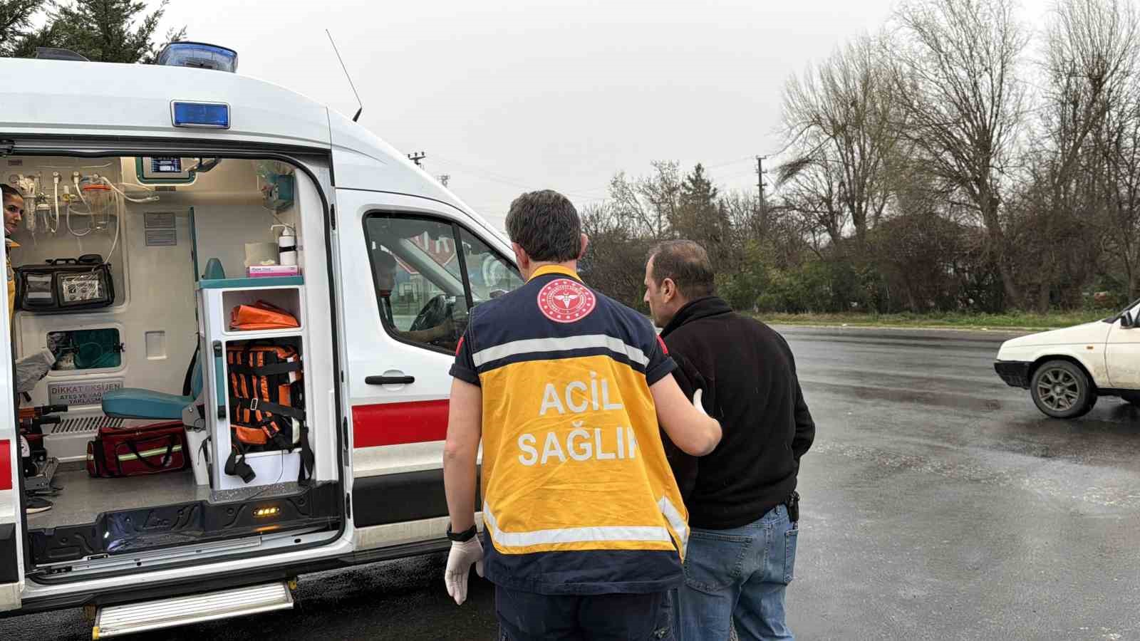 otomobil-ile-traktor-carpisti-2-yarali