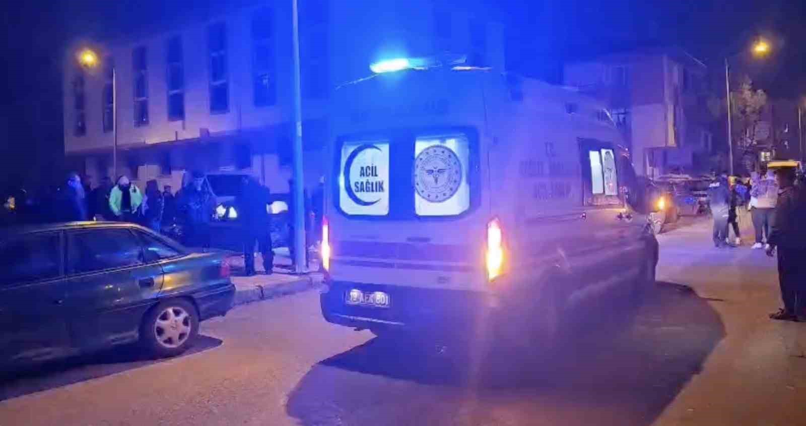 otomobille-carpisan-hafif-ticari-arac-apartman-bosluguna-savruldu-2-yarali