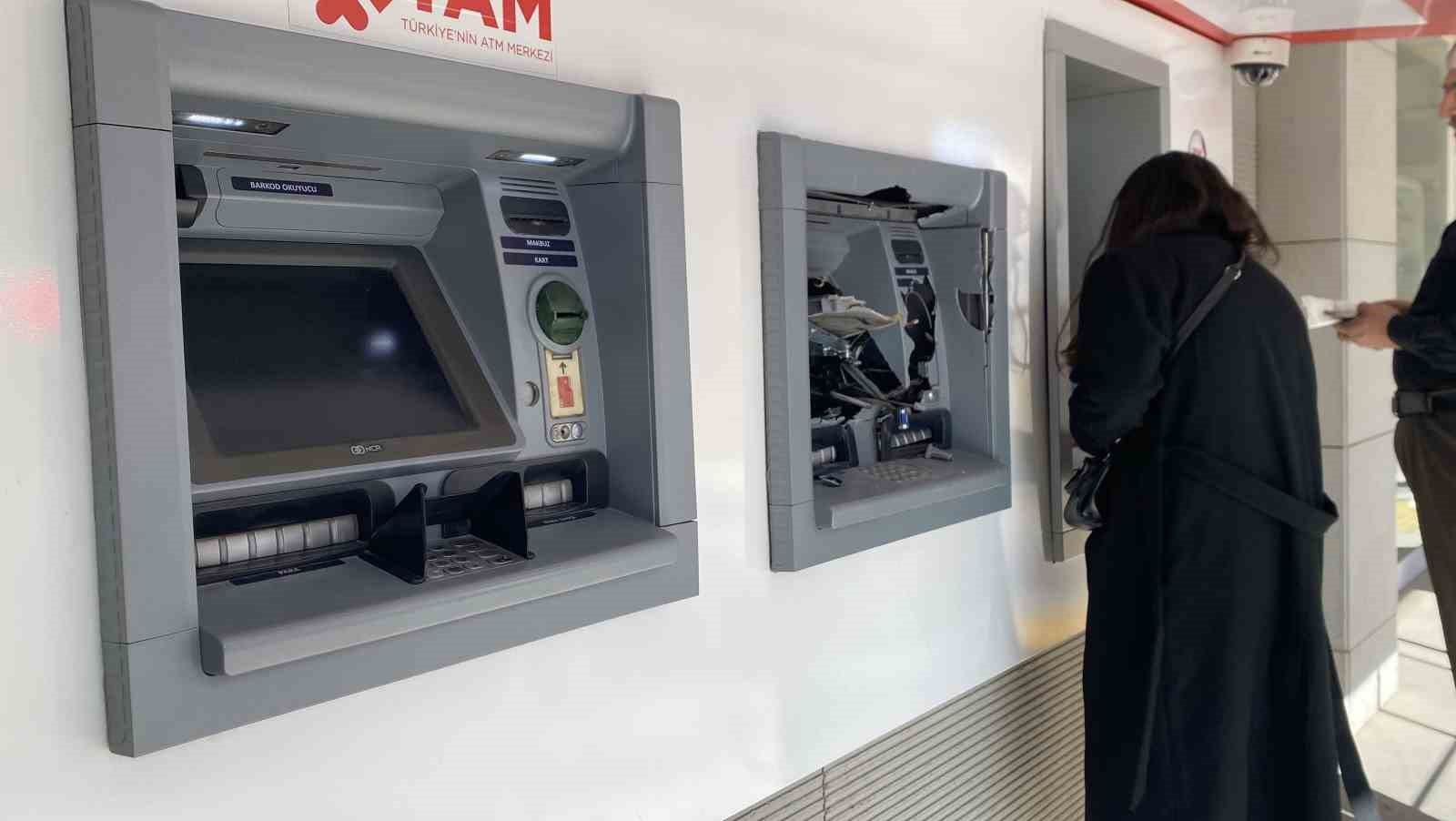 para-cekemedigi-atmyi-balyozla-parcaladi