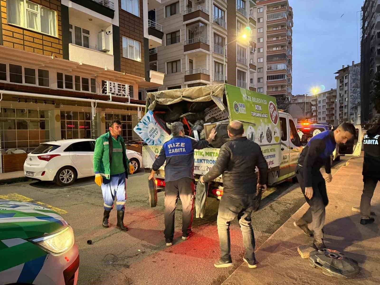 rizede-kaldirim-isgallerine-yonelik-reklam-operasyonu