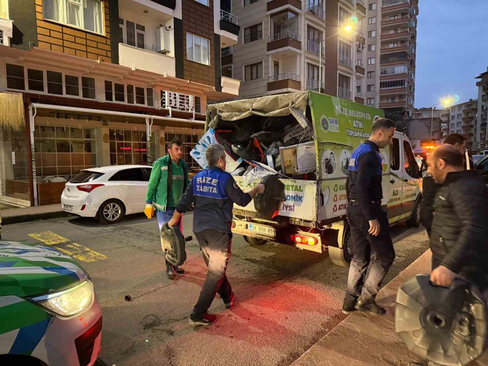 rizede-kaldirim-isgallerine-yonelik-reklam-operasyonu