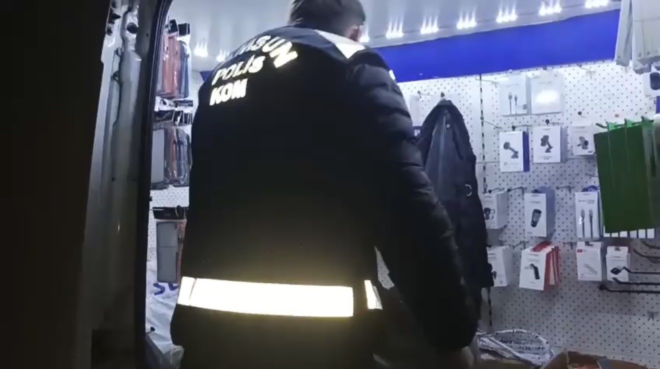 samsunda-1-milyon-tllik-kacak-elektronik-esya-ve-aksesuari-ele-gecirildi