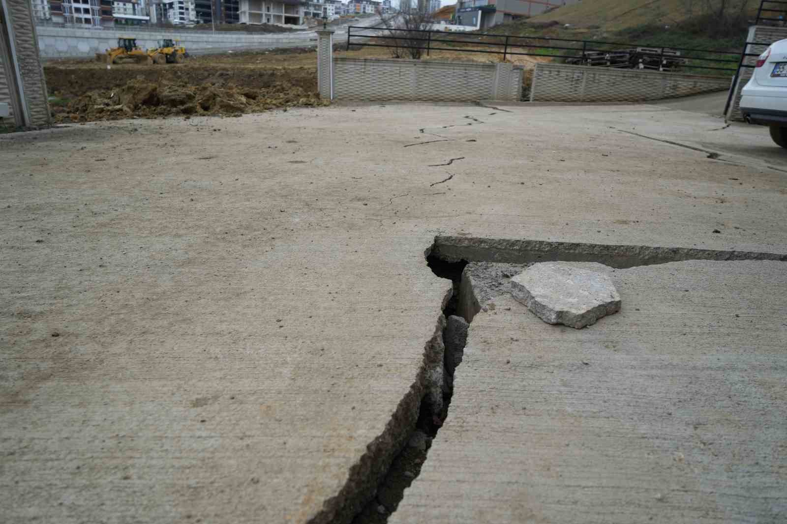 samsunda-apartmanlarda-derin-catlaklar-bina-sakinleri-tedirgin