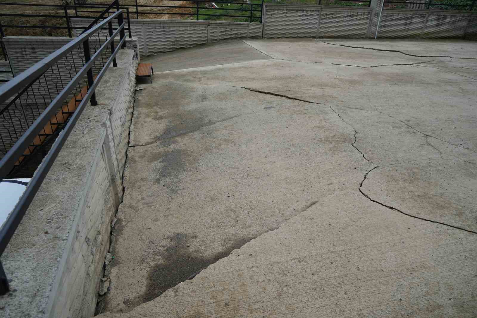 samsunda-apartmanlarda-derin-catlaklar-bina-sakinleri-tedirgin