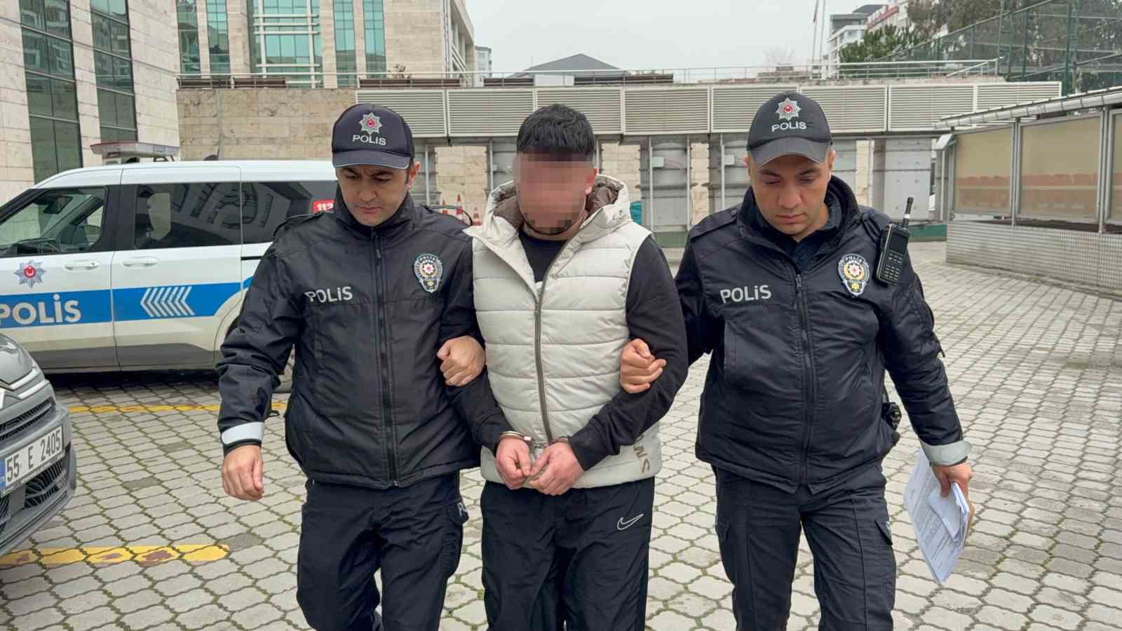 samsunda-trabzonspor-otobusunu-taslayan-5-kisi-adliyeye-sevk-edildi