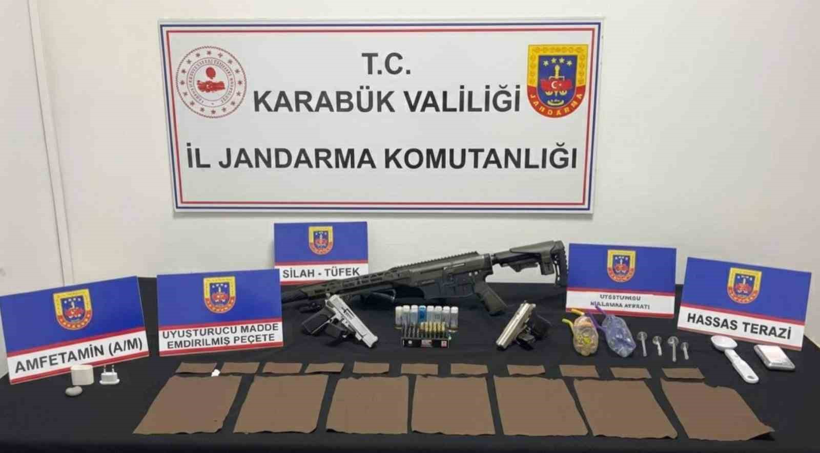 sarj-aletine-gizlenmis-uyusturucu-madde-ele-gecirildi