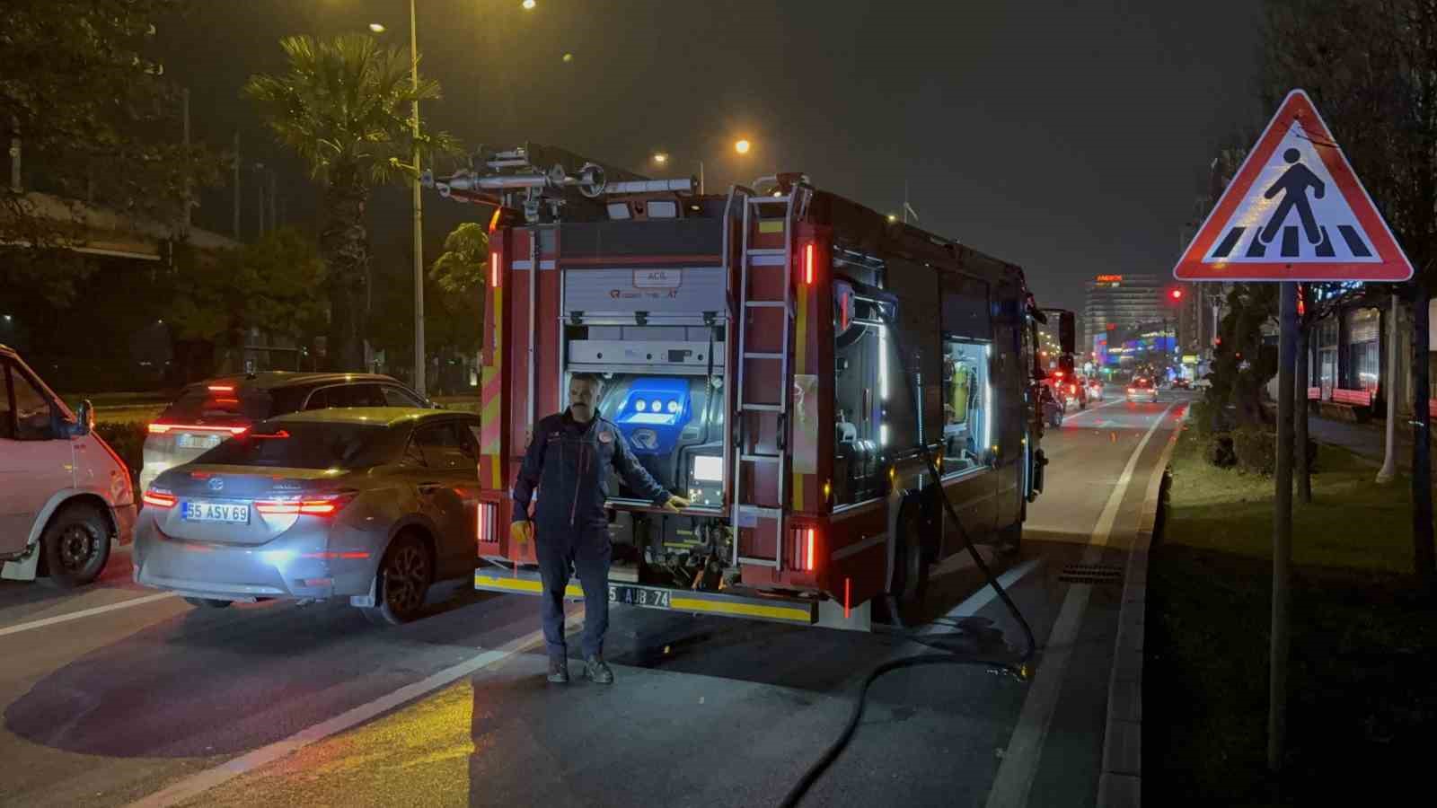 seyir-halindeki-otomobil-alev-aldi-facia-kil-payi-atlatildi