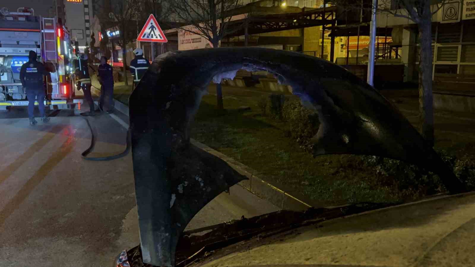 seyir-halindeki-otomobil-alev-aldi-facia-kil-payi-atlatildi