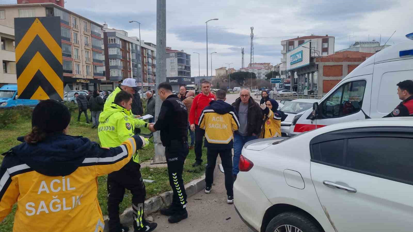 sinopta-otomobiller-carpisti-3-yarali