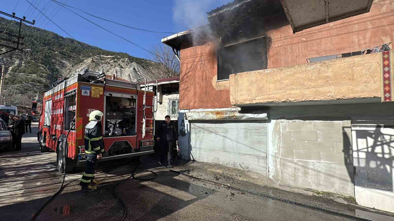 tek-katli-evde-cikan-yangin-sonduruldu