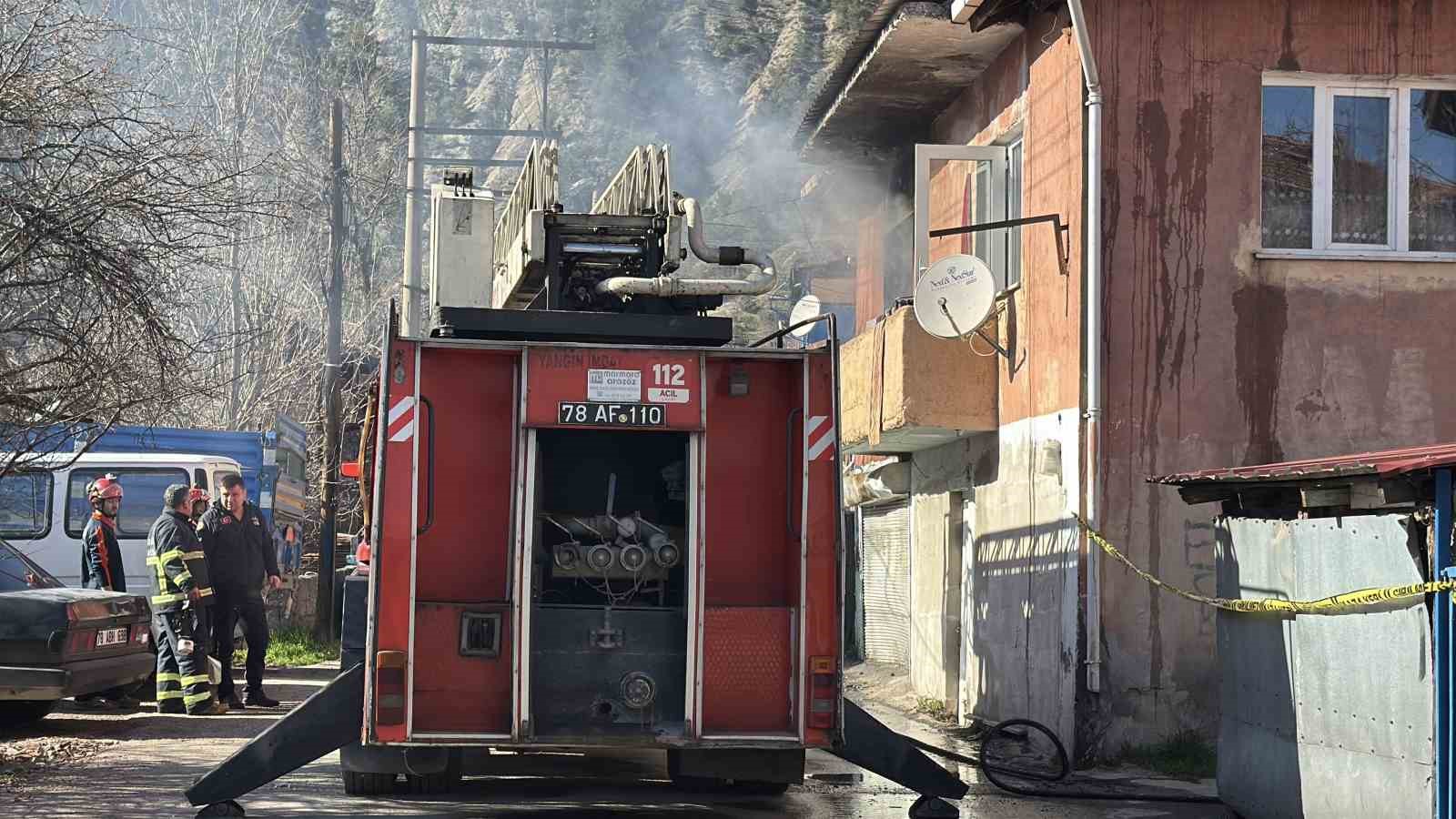 tek-katli-evde-cikan-yangin-sonduruldu