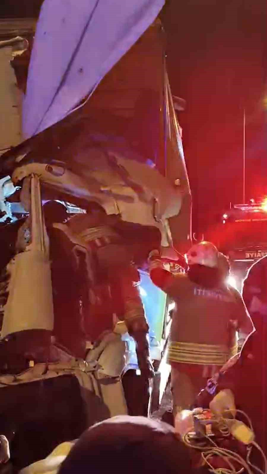 temde-kamyonlar-carpisti-1-olu-1-yarali