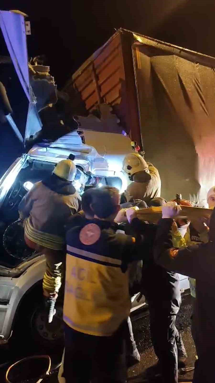 temde-kamyonlar-carpisti-1-olu-1-yarali