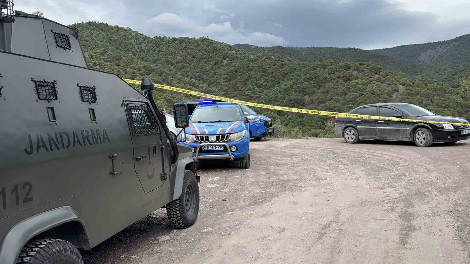 tokatta-kayip-olarak-aranan-kisinin-100-metrelik-ucurumda-cansiz-bedeni-bulundu