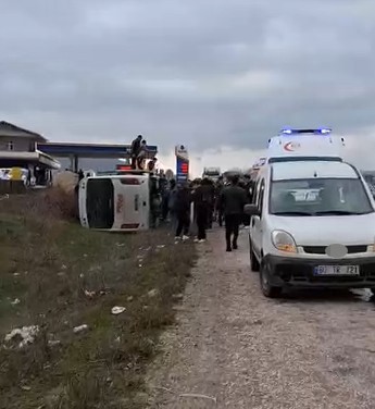 tokatta-ogrenci-servisi-otomobille-carpisti-6-ogrenci-yaralandi