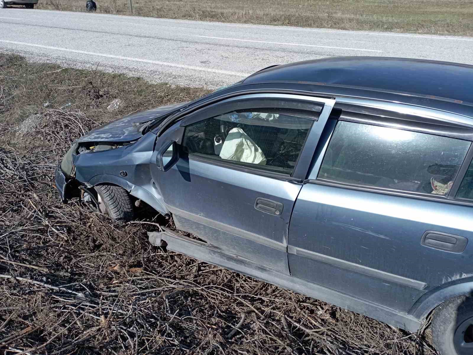 tokatta-otomobiliyle-tarlaya-dusen-surucu-yaralandi