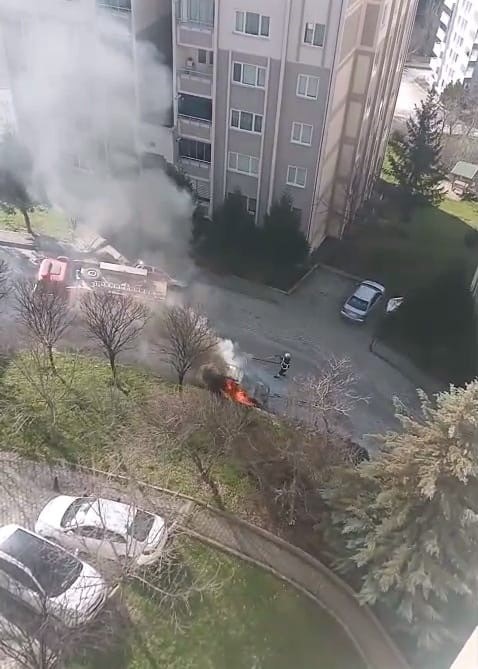 tokatta-park-halindeki-otomobil-alev-alev-yandi