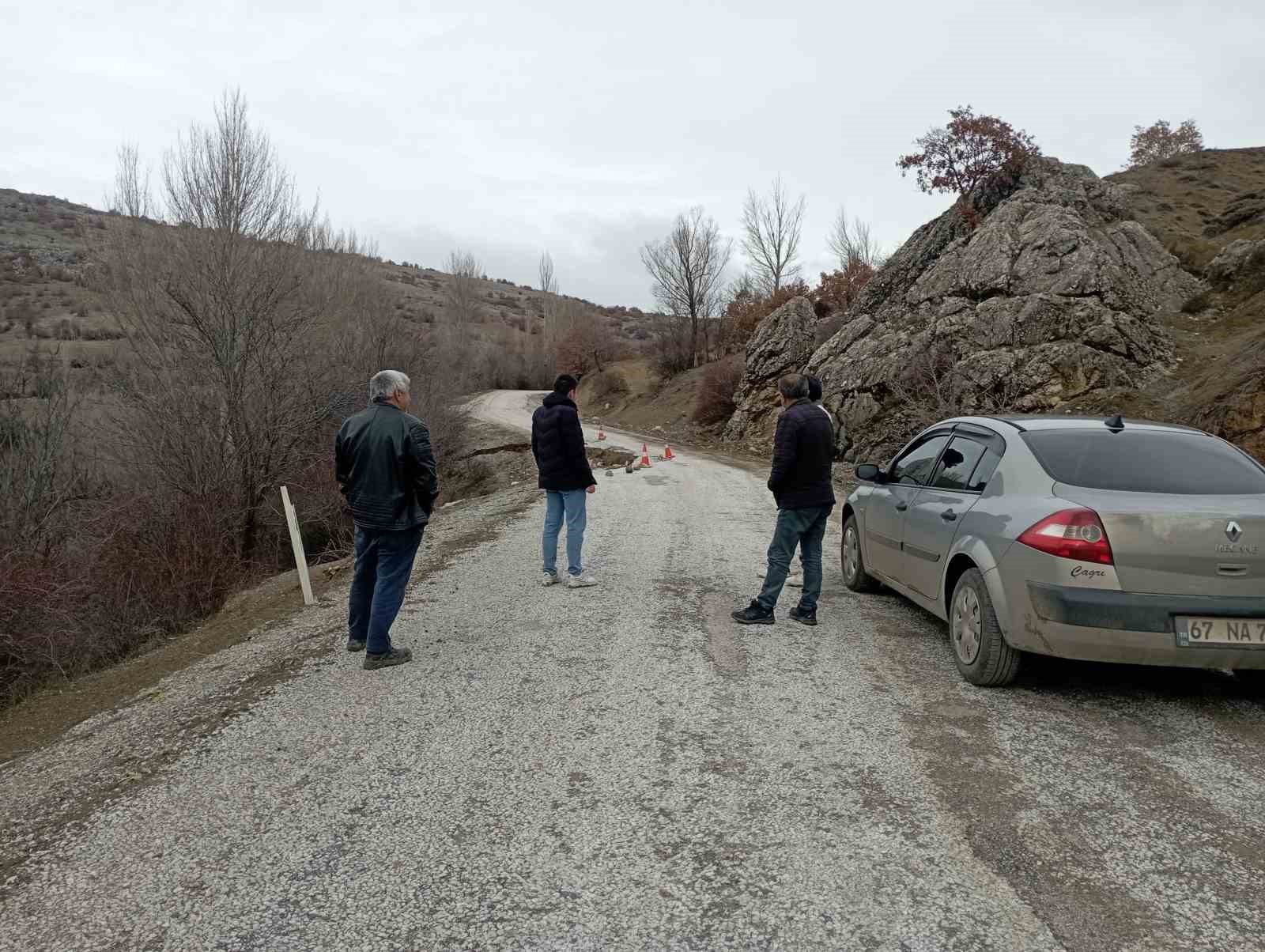 tokatta-yagislar-toprak-kaymasina-neden-oldu