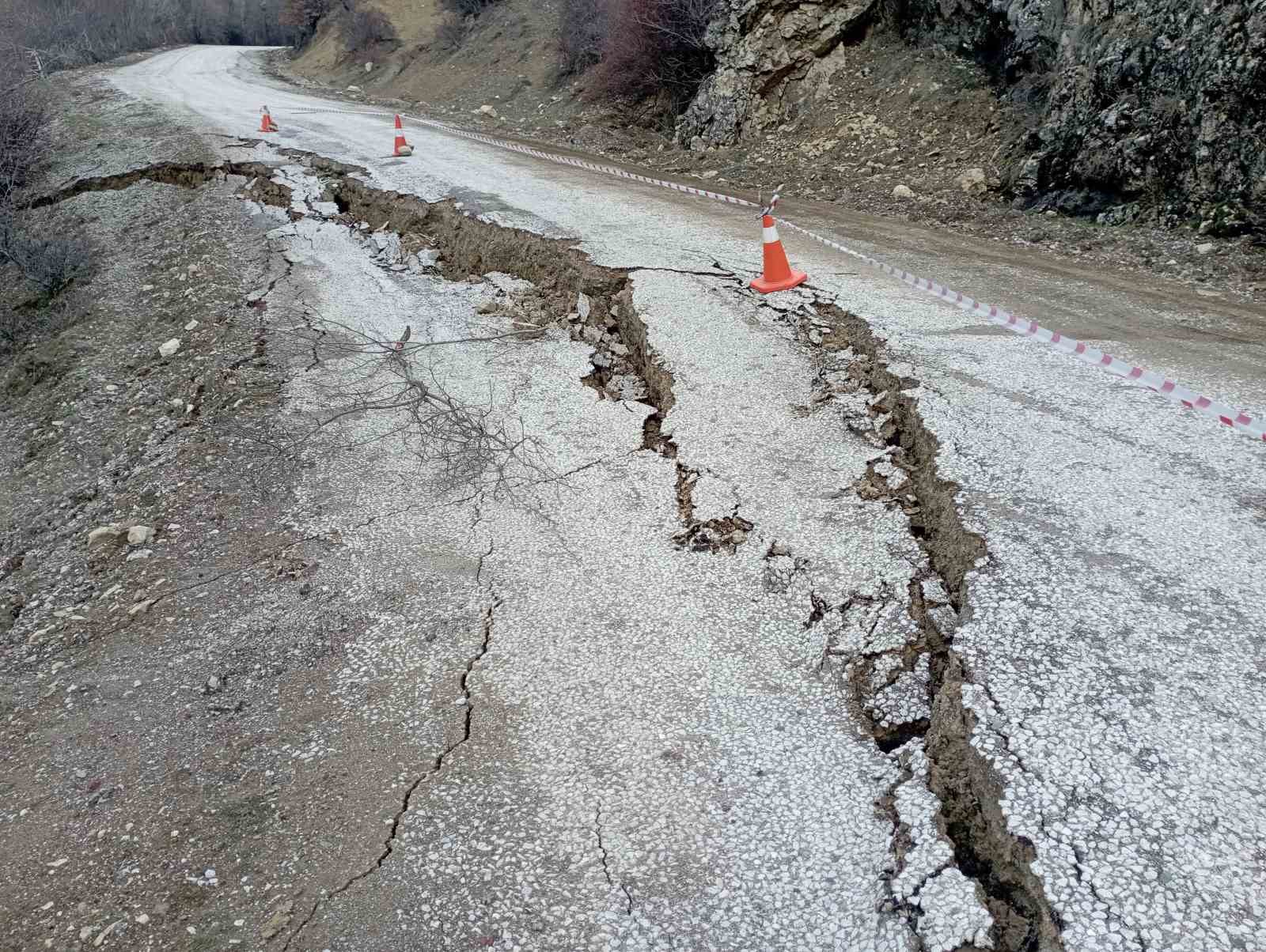 tokatta-yagislar-toprak-kaymasina-neden-oldu