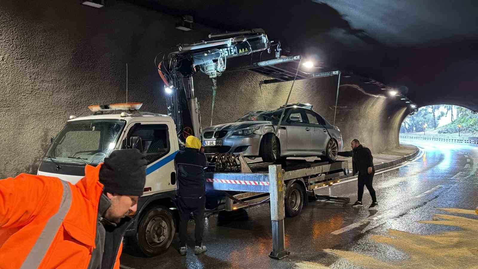 trabzon-comlekci-tunelinde-kaza-2-yarali