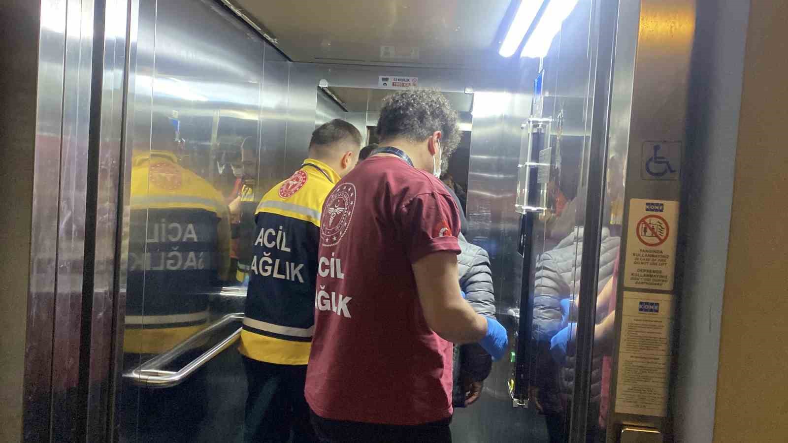 tuvalette-hareketsiz-bulundu-uyudugu-ortaya-cikti