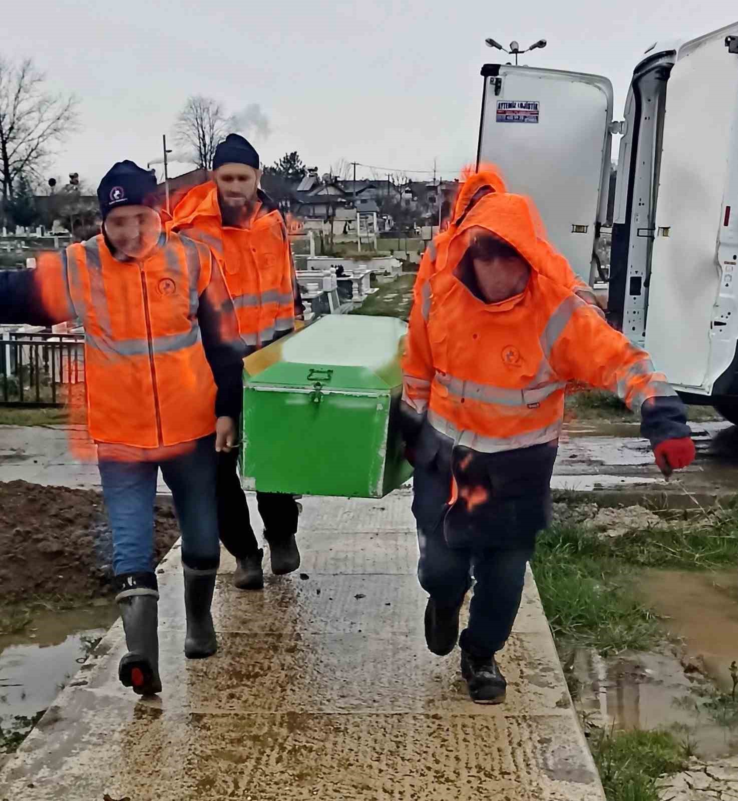 vefat-eden-kacak-gocmenler-duzcede-defnedildi