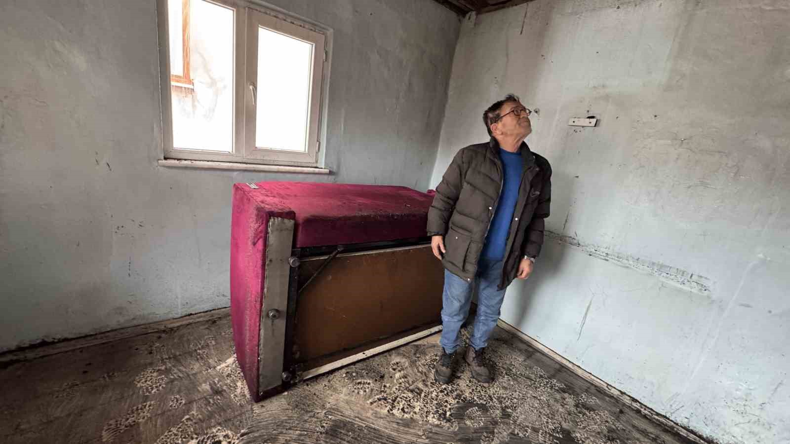 yangin-magduru-engelli-vatandas-yardim-bekliyor-igneden-iplige-her-seyim-yandi