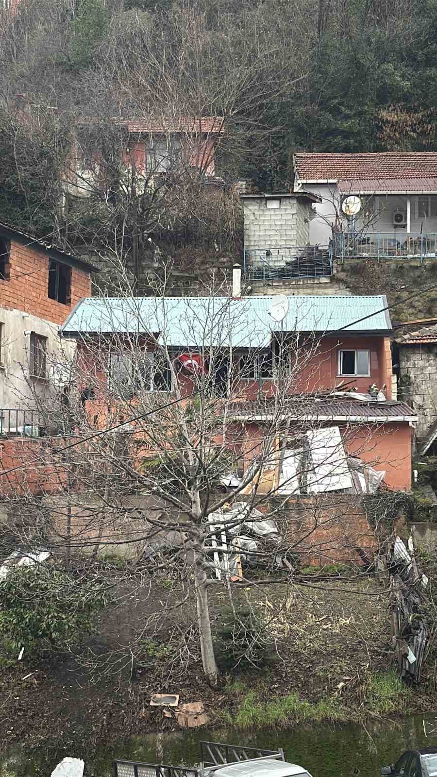 yangin-magduru-engelli-vatandas-yardim-bekliyor-igneden-iplige-her-seyim-yandi