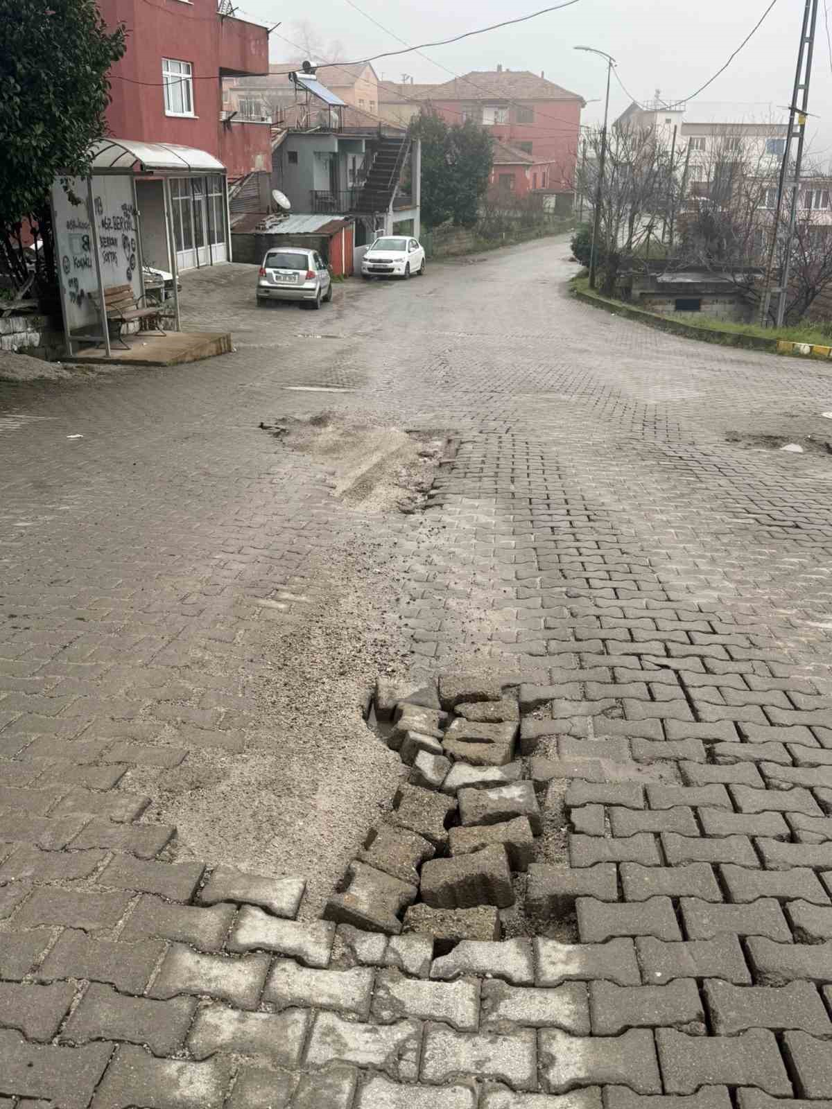 zonguldakta-cop-ve-yol-sorunu-vatandasi-cileden-cikardi