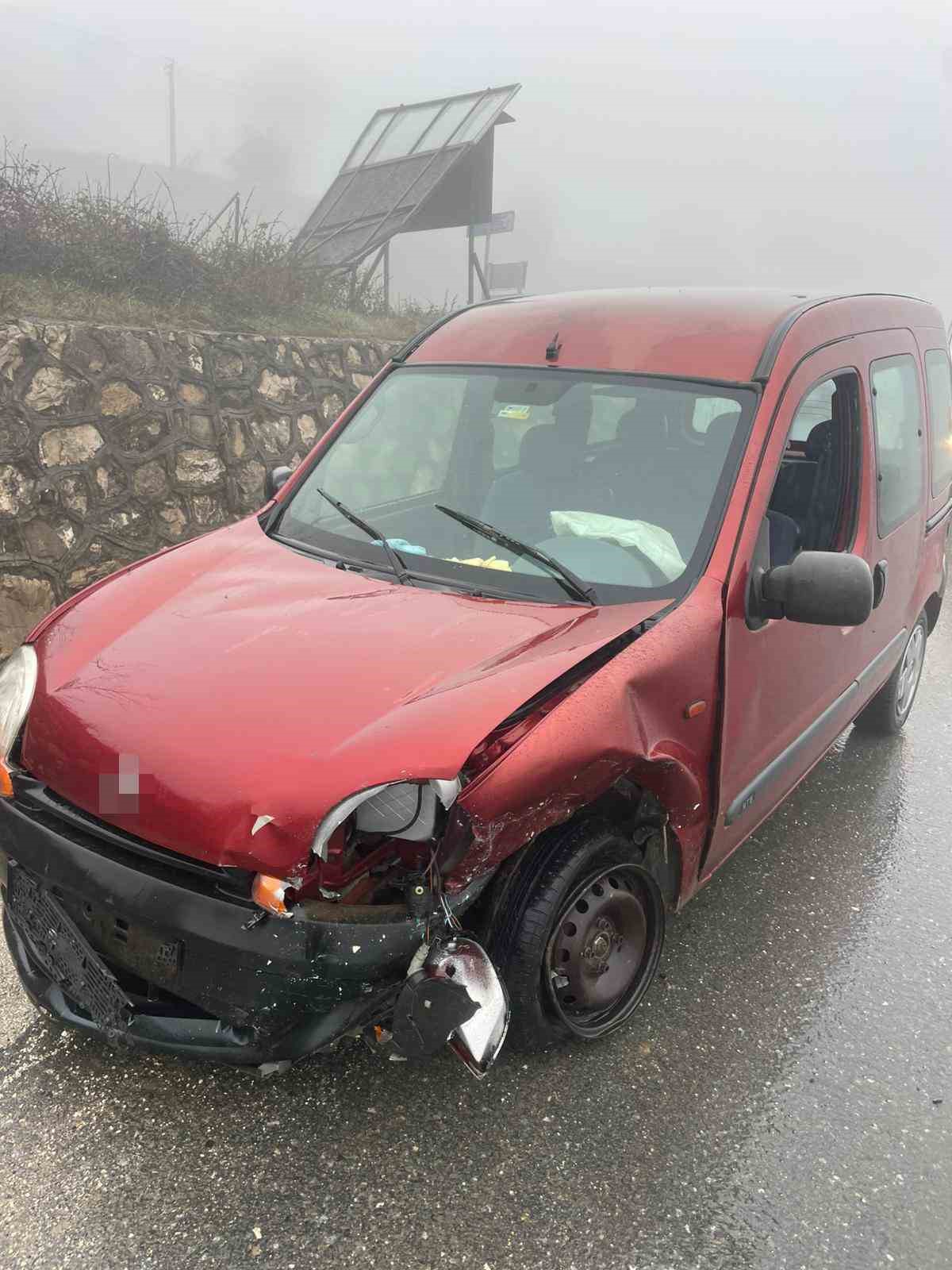 2-aracin-karistigi-kazada-2-kisi-yaralandi