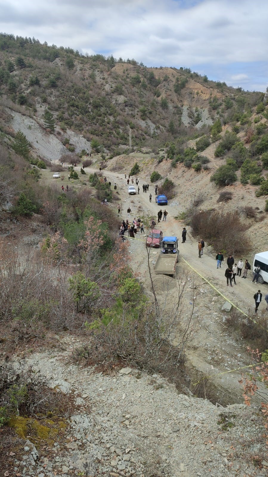 2-yasindaki-kayip-cocuk-10-saat-sonra-dagin-zirvesinde-bulundu