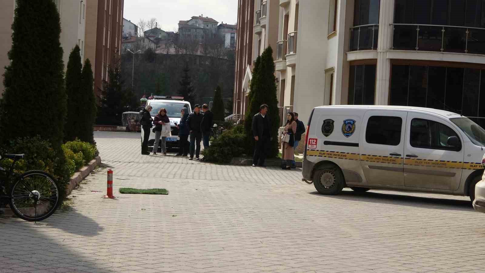 8inci-kattaki-balkondan-dusen-genc-hayatini-kaybetti