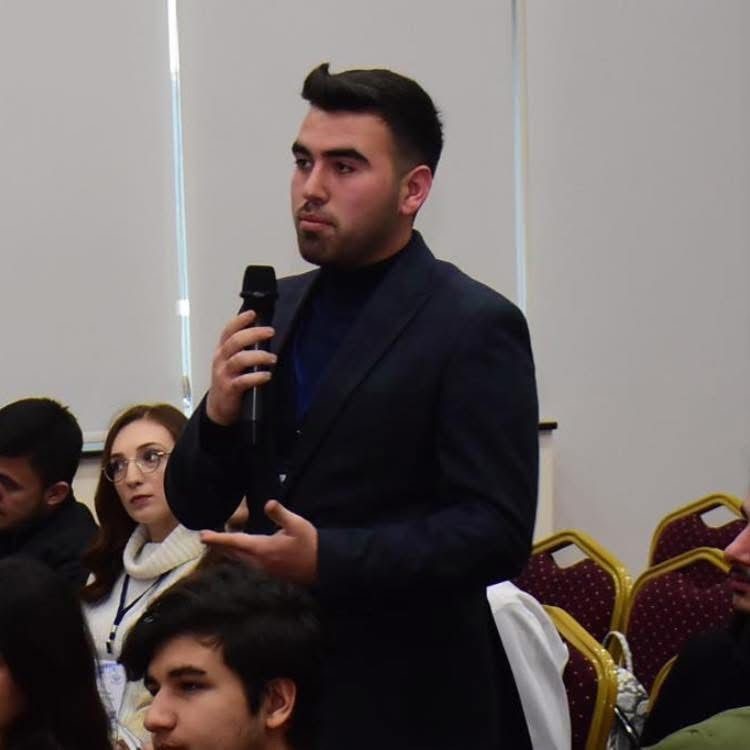8inci-kattaki-balkondan-dusen-genc-hayatini-kaybetti