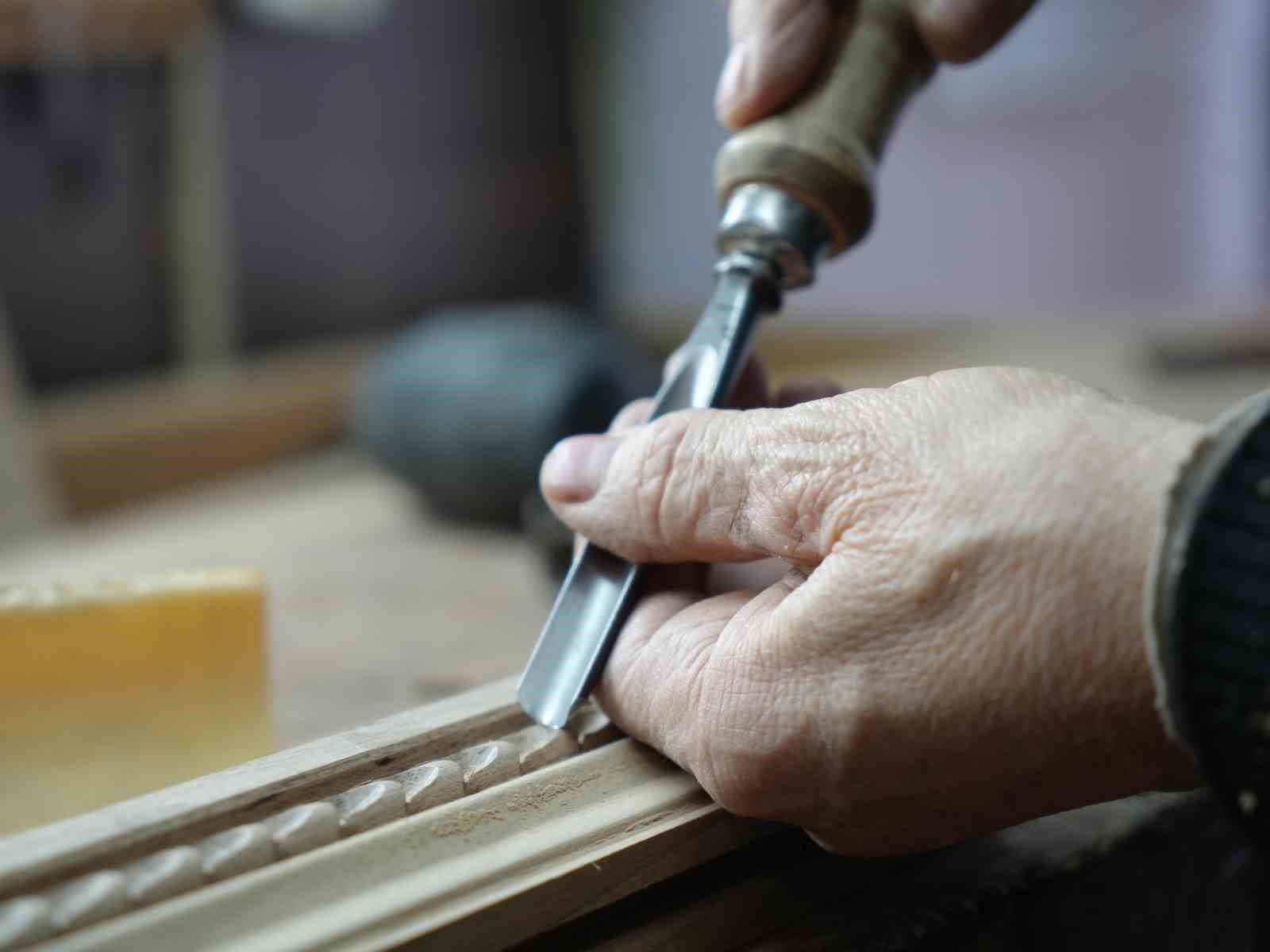 ailesinin-asirlik-sanatini-evinin-kilerinde-yasatiyor-ayetleri-ahsaba-ilmek-ilmek-isliyor