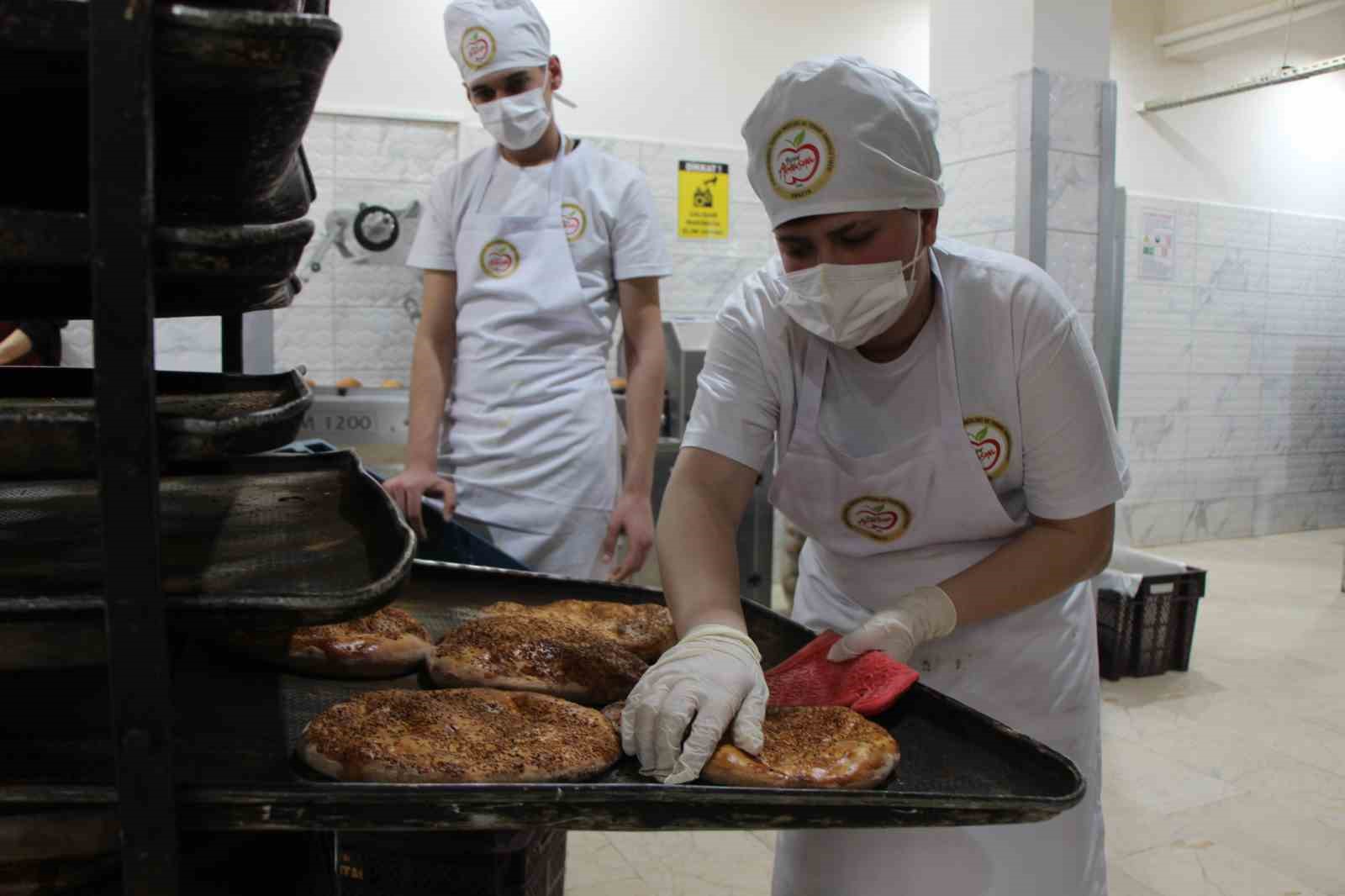 amasyada-ramazan-pideleri-meslek-liselilerden