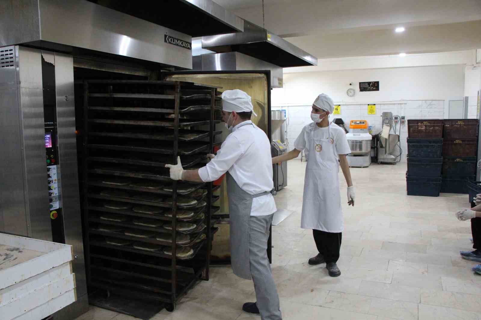 amasyada-ramazan-pideleri-meslek-liselilerden