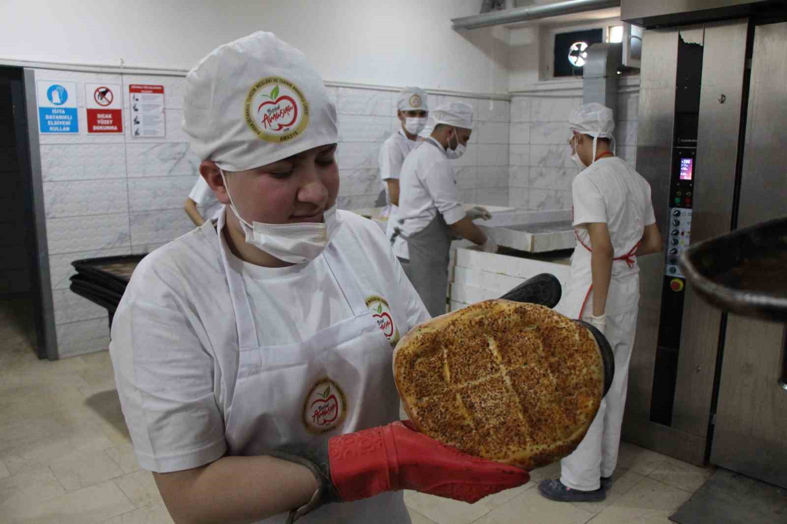 amasyada-ramazan-pideleri-meslek-liselilerden