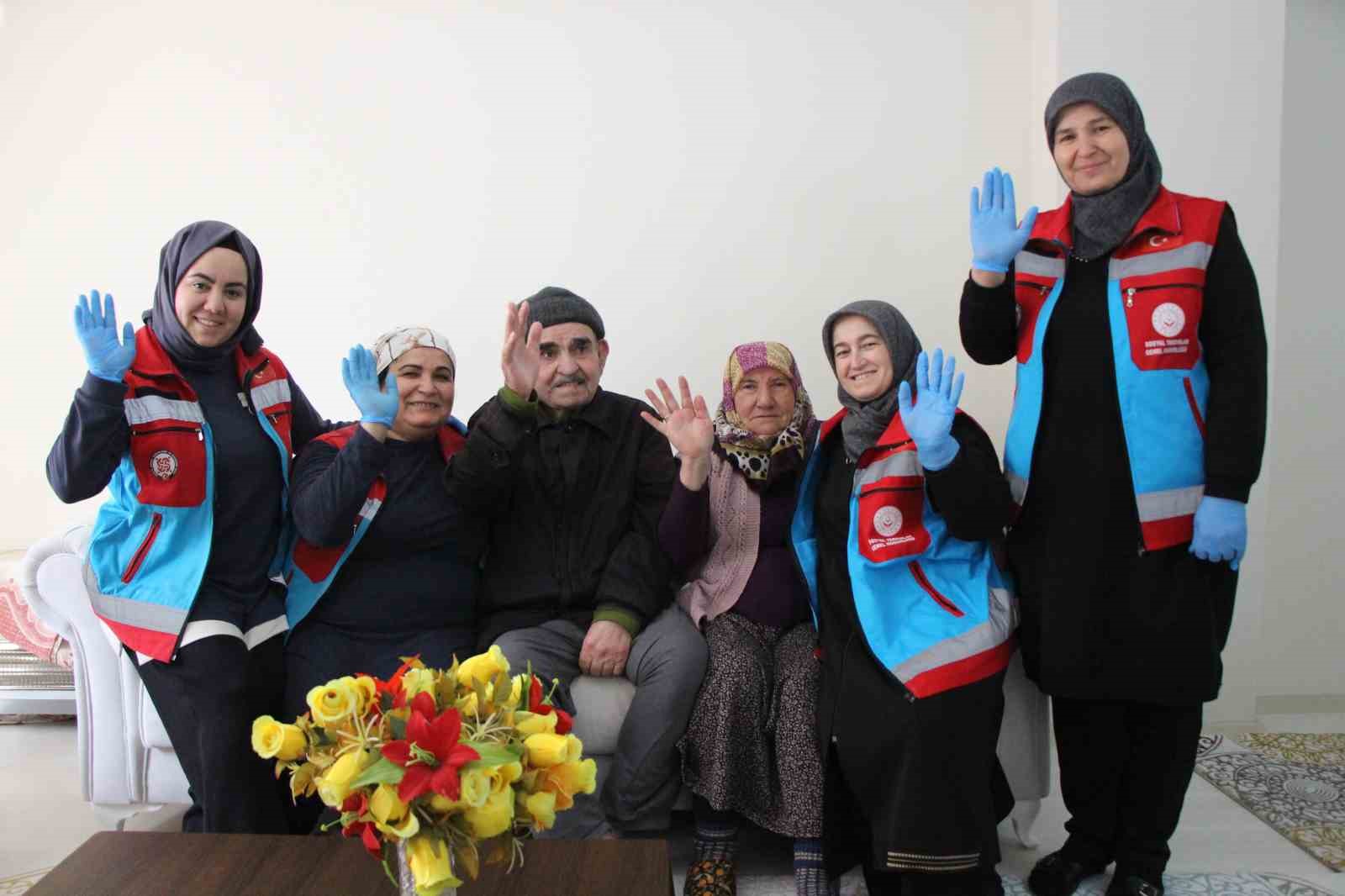amasyada-yaslilarin-bayram-temizligini-vefali-eller-yapti