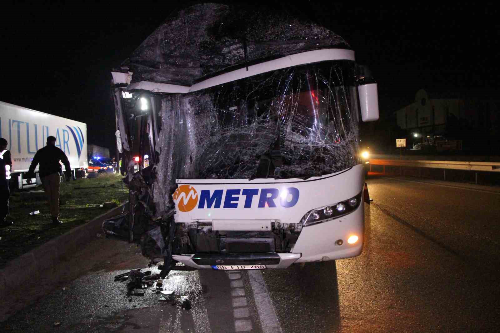 amasyada-yolcu-otobusu-ile-tirin-carpistigi-kazada-11-yarali