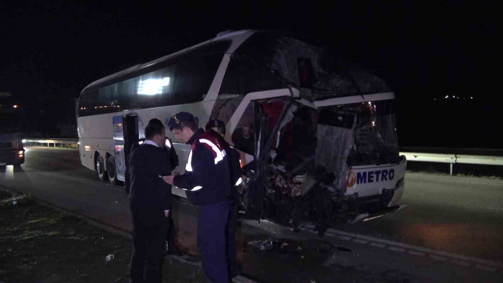 amasyada-yolcu-otobusu-ile-tirin-carpistigi-kazada-11-yarali