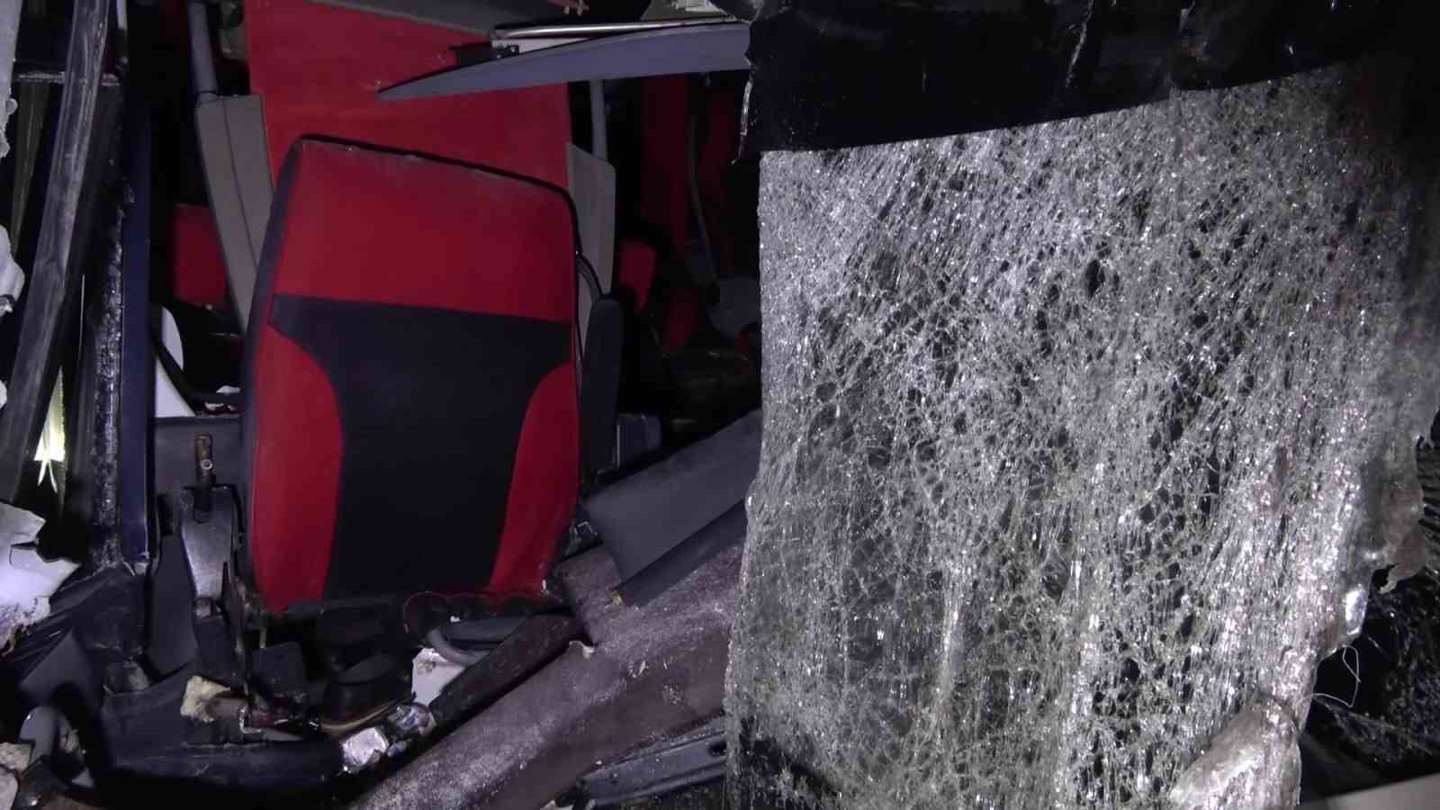 amasyada-yolcu-otobusu-ile-tirin-carpistigi-kazada-11-yarali