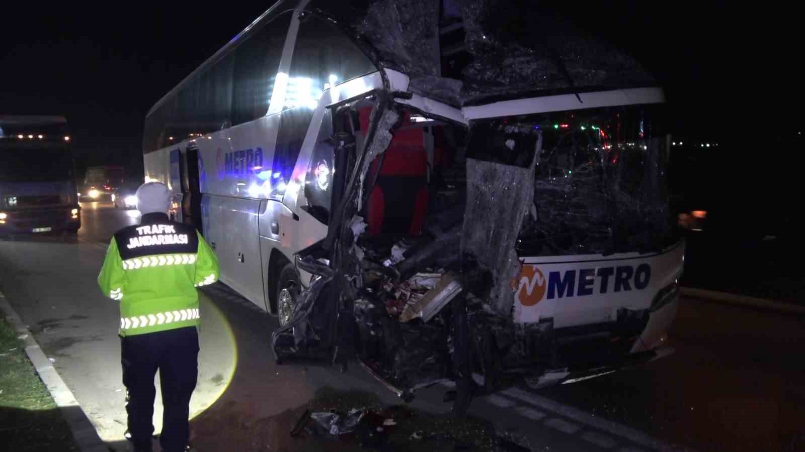 amasyada-yolcu-otobusu-ile-tirin-carpistigi-kazada-11-yarali