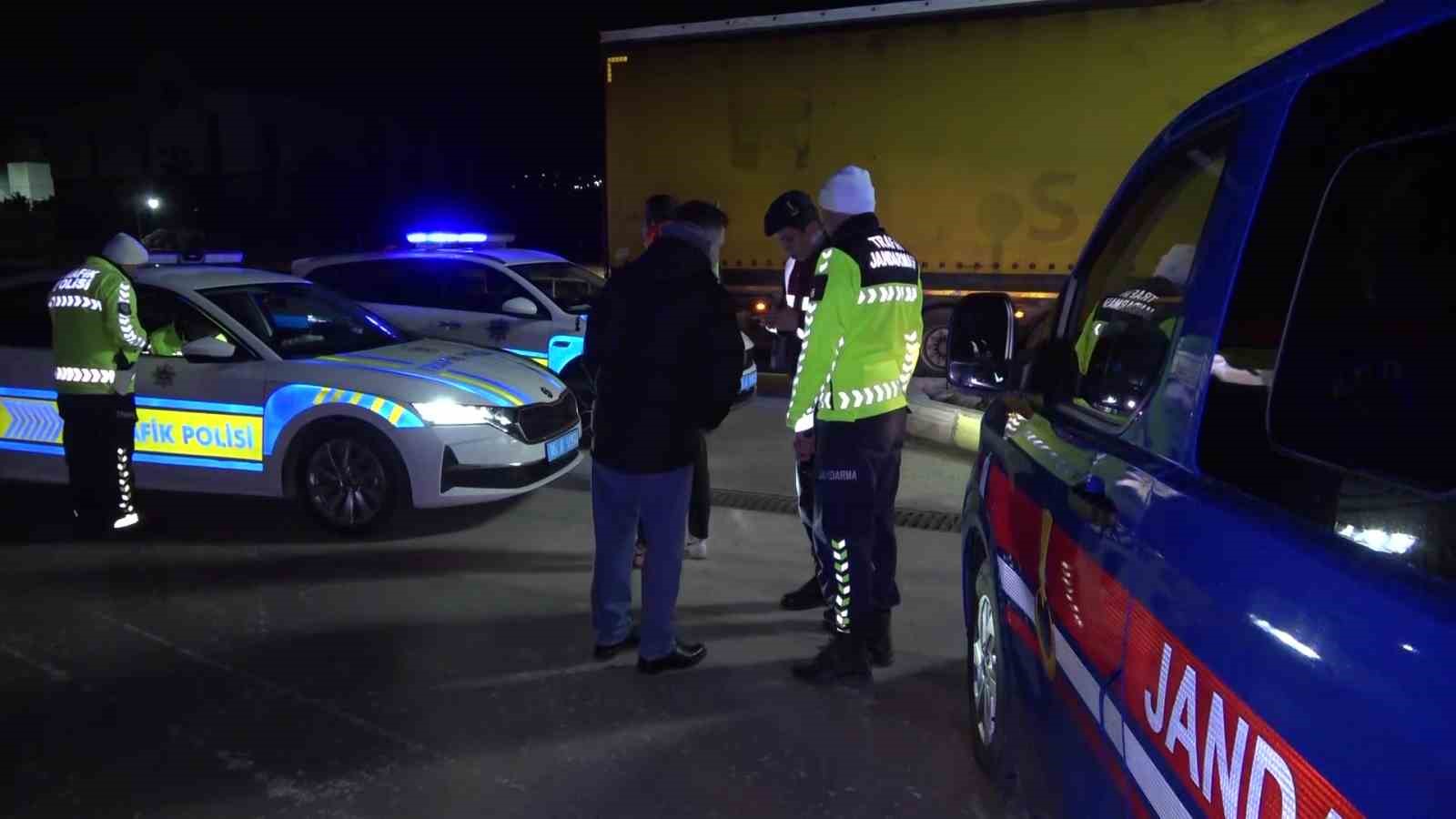 amasyada-yolcu-otobusu-ile-tirin-carpistigi-kazada-11-yarali