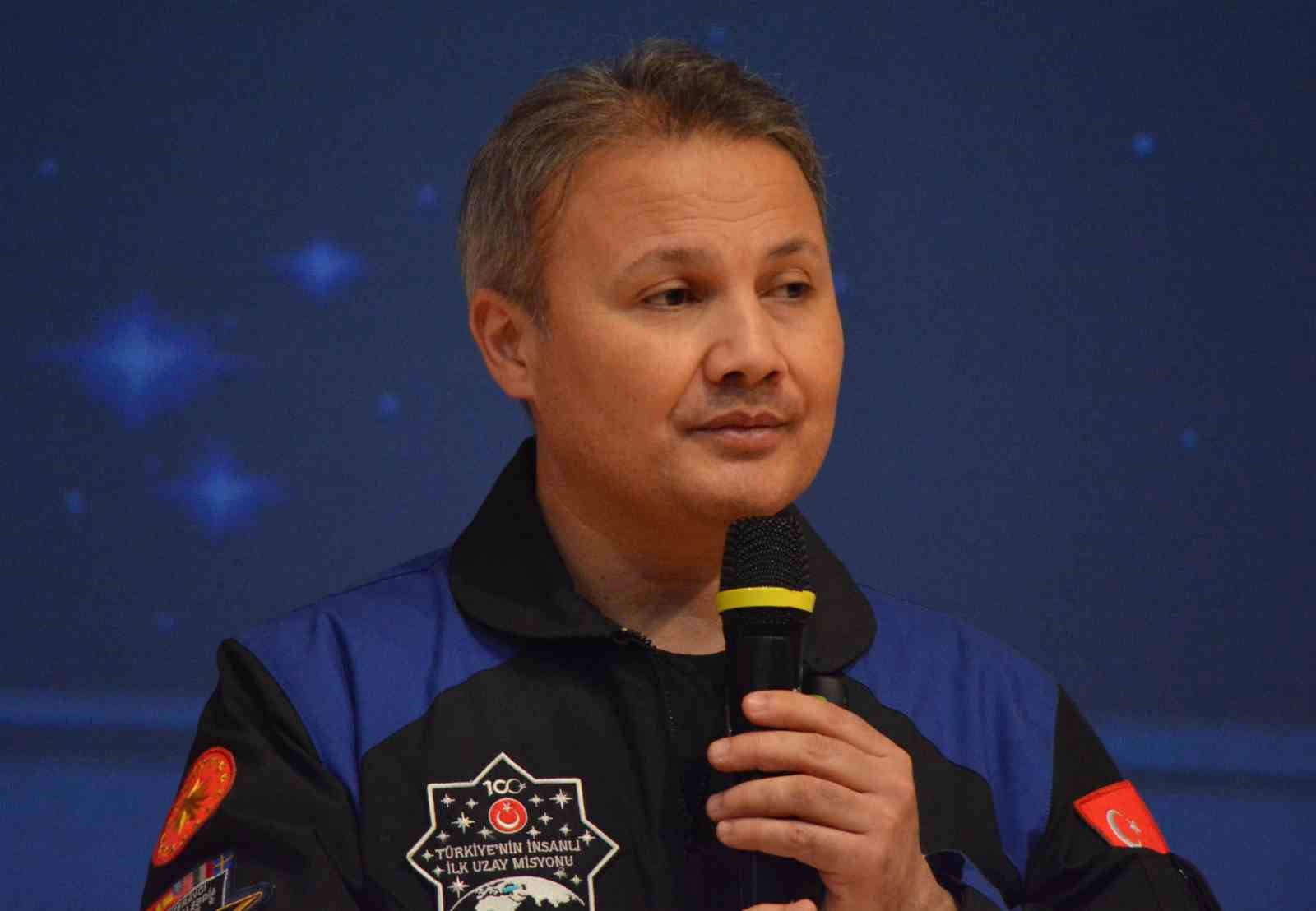 astronot-alper-gezeravci-universite-ogrencileriyle-bulustu