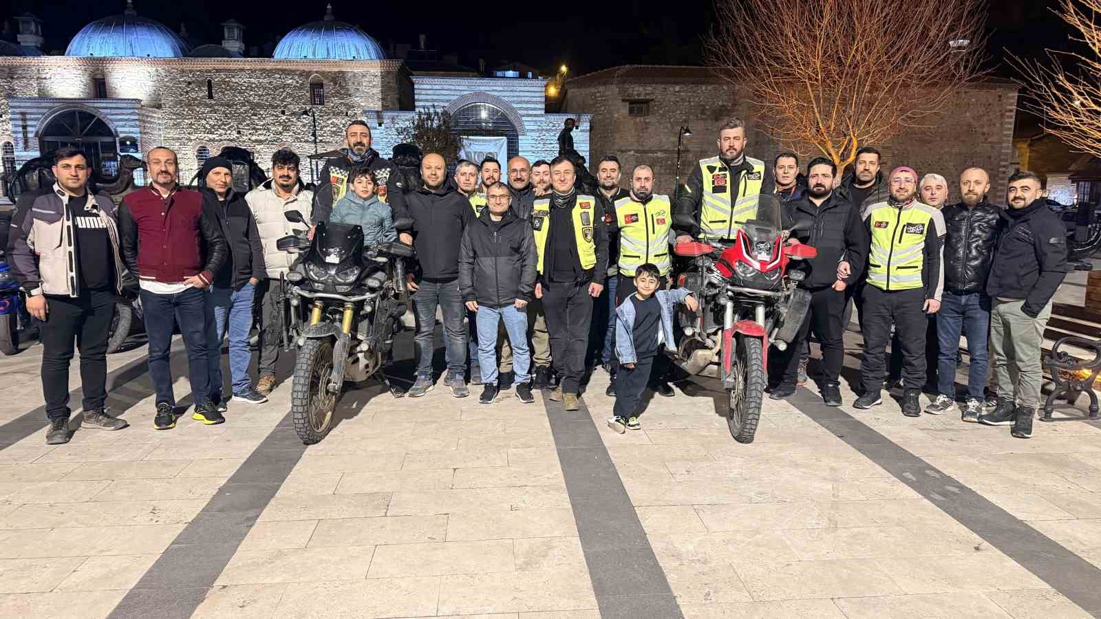 atalarinin-develerle-gittigi-umre-yolculugunu-onlar-motosikletleri-ile-yapti