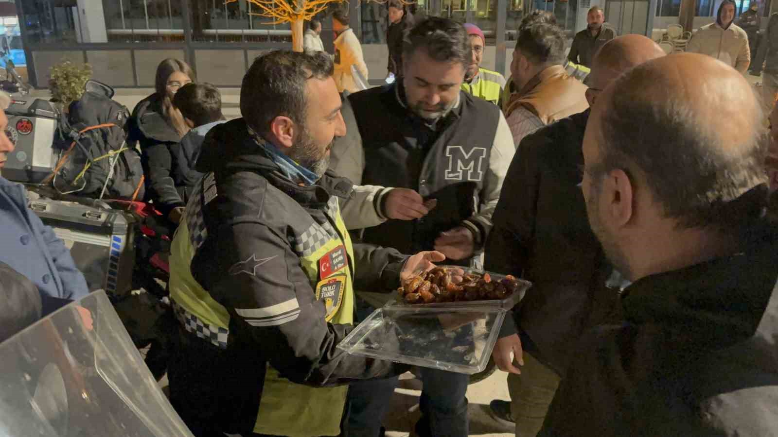 atalarinin-develerle-gittigi-umre-yolculugunu-onlar-motosikletleri-ile-yapti