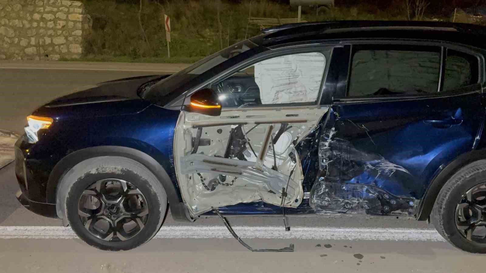 ayni-kavsakta-9-yil-sonra-yine-kaza-yapti-2-yarali