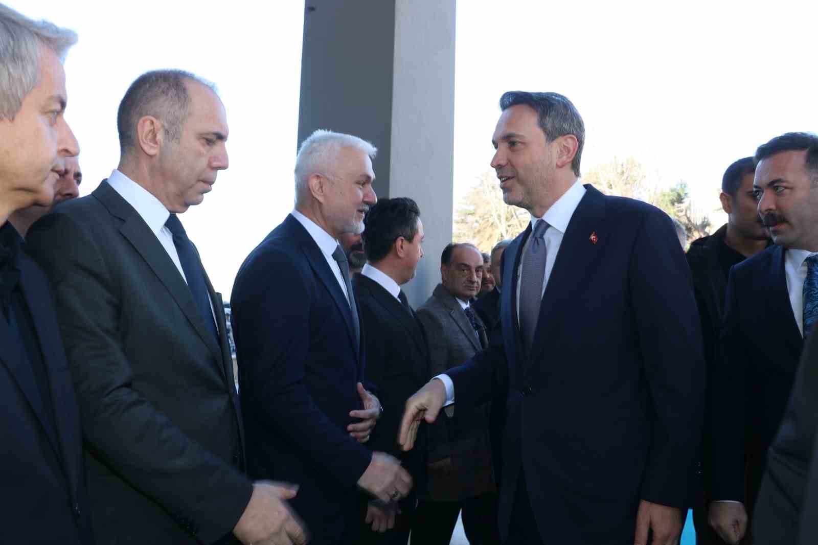 bakan-bayraktar-dogalgaz-uretimi-2028de-4-katina-cikacak-ve-17-milyon-hanenin-ihtiyacini-kendi-gazimiz-ile-karsilamis-olacagiz