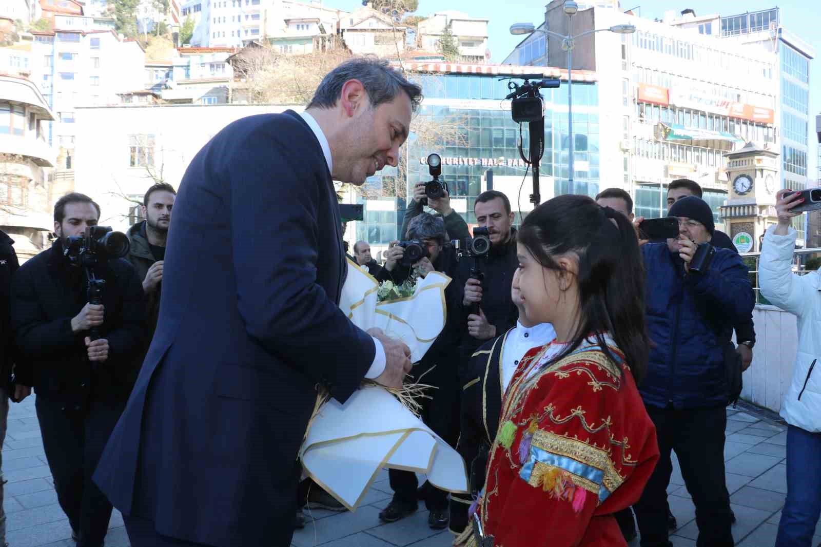 bakan-bayraktar-dogalgaz-uretimi-2028de-4-katina-cikacak-ve-17-milyon-hanenin-ihtiyacini-kendi-gazimiz-ile-karsilamis-olacagiz