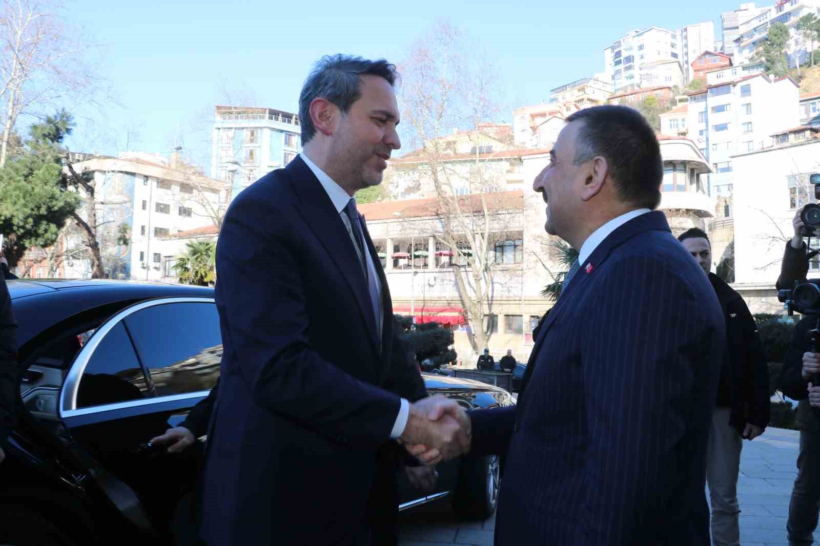 bakan-bayraktar-dogalgaz-uretimi-2028de-4-katina-cikacak-ve-17-milyon-hanenin-ihtiyacini-kendi-gazimiz-ile-karsilamis-olacagiz